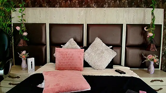 Bella Smiith  online show from September 2025 07:58:02 PM