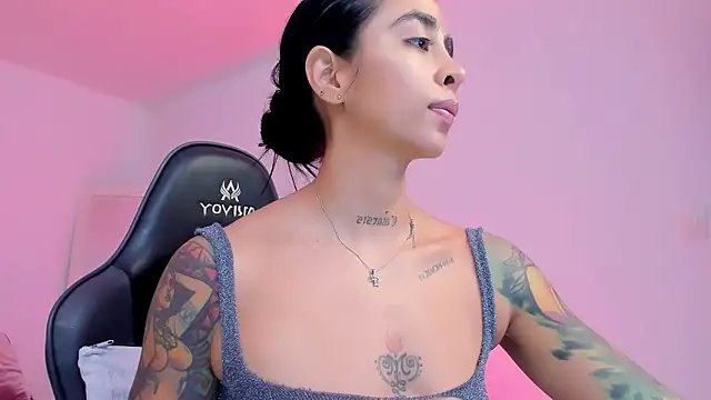 Snapshot of sophierooy22 chatting on June 2026 02:01:02 PM sophierooy22 online show from June 2026 02:01:02 PM