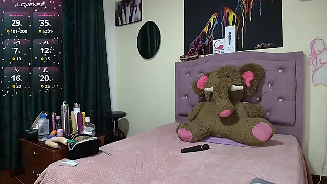 Emmie Hot online show from September 2025 12:10:02 PM