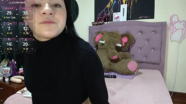 Emmie Hot online show from October 2025 12:02:02 PM