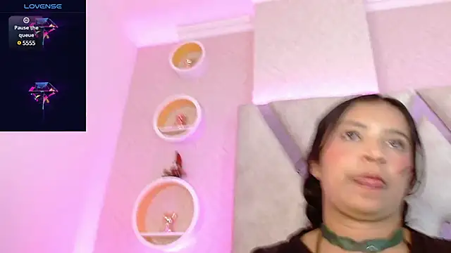 Sophia waalker  1 online show from March 2025 08:03:02 PM