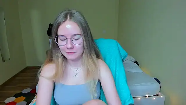 EmilyPaw online show from February 2025 05:31:02 PM