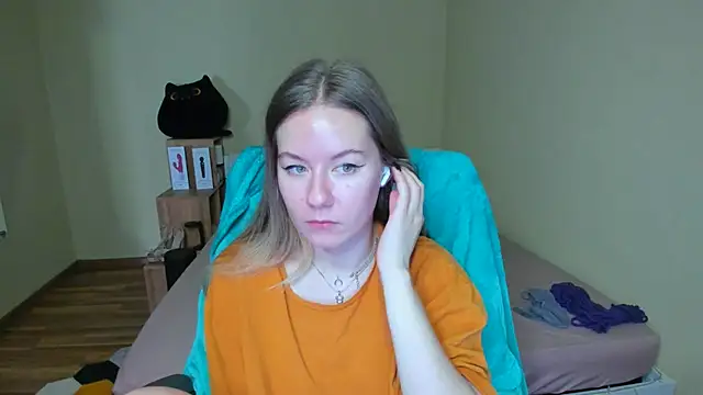 EmilyPaw online show from February 2025 10:40:02 AM