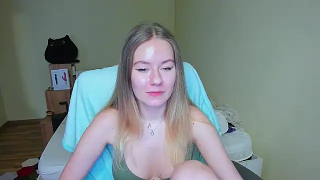 EmilyPaw online show from March 2025 10:43:02 AM