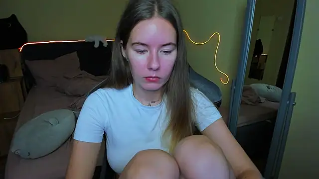 EmilyPaw online show from November 2025 04:07:02 PM