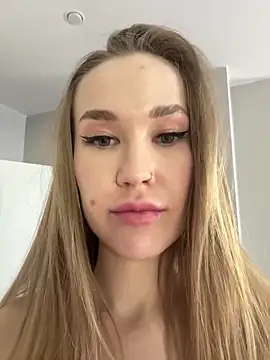 Snapshot of DianaShermy chatting on February 2025 07:01:02 AM DianaShermy online show from February 2025 07:01:02 AM