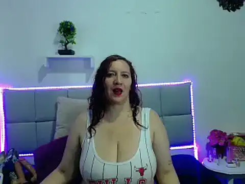 Snapshot of Madisson_Housse chatting on March 2025 04:45:02 AM Madisson Housse online show from March 2025 04:45:02 AM