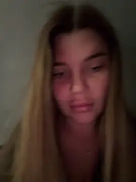 Snapshot of ella_zzz chatting on June 2026 03:06:02 PM ella zzz online show from June 2026 03:06:02 PM