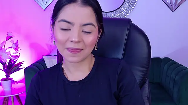 Layla Breezee online show from April 2026 10:30:02 AM