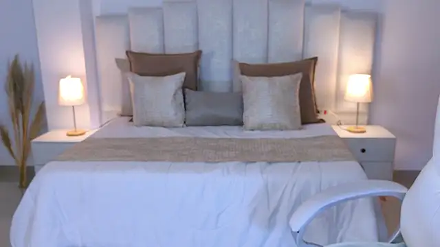 Layla Breezee online show from May 2026 11:50:02 AM