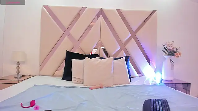 Snapshot of taliarussel chatting on February 2025 09:53:02 PM taliarussel online show from February 2025 09:53:02 PM