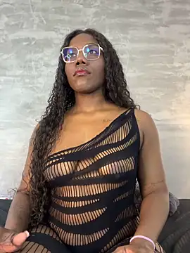 Snapshot of Alaia_Colins chatting on June 2026 12:33:02 AM Alaia Colins online show from June 2026 12:33:02 AM