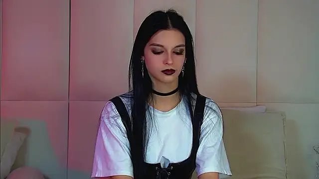 Snapshot of BeverlyMost chatting on March 2026 06:55:02 PM BeverlyMost online show from March 2026 06:55:02 PM