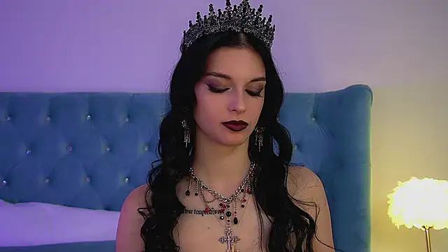 Snapshot of BeverlyMost chatting on April 2026 07:11:02 AM BeverlyMost online show from April 2026 07:11:02 AM