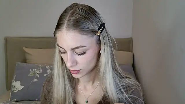 GabriellaOlsen online show from October 2025 11:44:01 AM