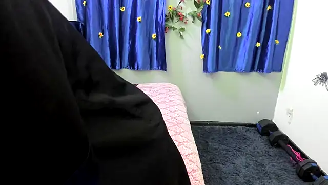 Snapshot of ShairaMarss chatting on November 2025 12:11:02 PM ShairaMarss online show from November 2025 12:11:02 PM