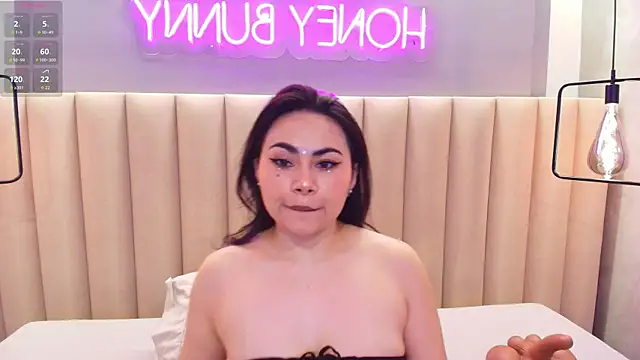 Snapshot of Naomymonroe_ chatting on November 2025 07:25:01 PM Naomymonroe online show from November 2025 07:25:01 PM