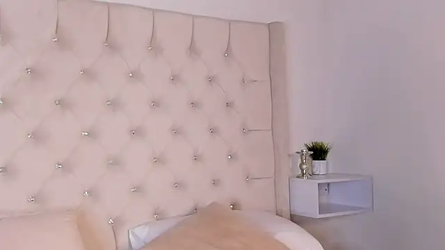 bella bloomg online show from January 2025 01:16:01 AM