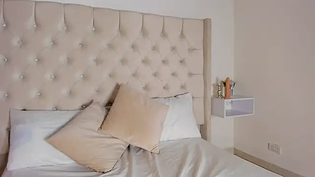 bella bloomg online show from February 2025 11:20:01 PM