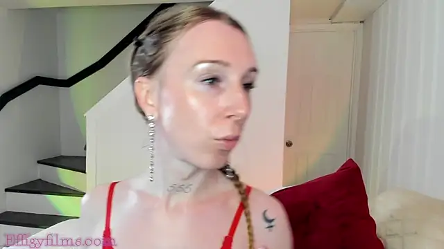 Snapshot of StarDuvall chatting on April 2026 12:02:01 AM StarDuvall online show from April 2026 12:02:01 AM