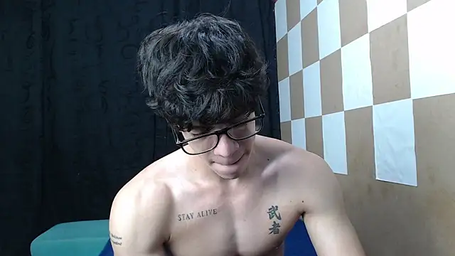 Snapshot of HENRY_SENNI chatting on January 2025 03:54:02 PM HENRY SENNI online show from January 2025 03:54:02 PM