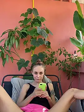 Snapshot of White_Lu chatting on April 2026 02:05:01 AM White Lu online show from April 2026 02:05:01 AM