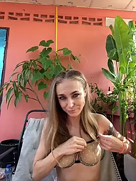 Snapshot of White_Lu chatting on April 2026 02:04:01 AM White Lu online show from April 2026 02:04:01 AM