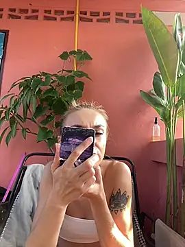 Snapshot of White_Lu chatting on April 2026 02:02:01 AM White Lu online show from April 2026 02:02:01 AM