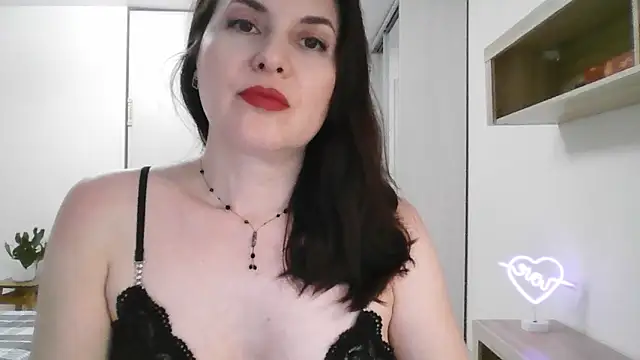 Victoria Glam online show from February 2025 09:30:01 PM