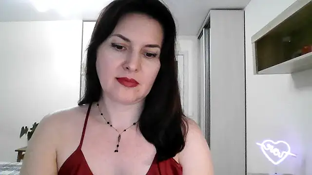 Victoria Glam online show from March 2025 08:00:02 PM