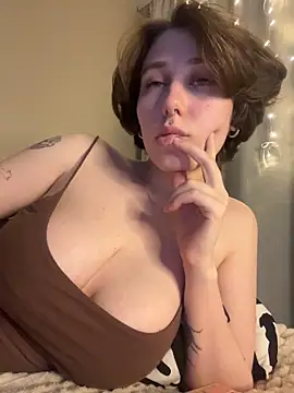 Snapshot of Molli_Luv chatting on March 2026 04:25:02 PM Molli Luv online show from March 2026 04:25:02 PM