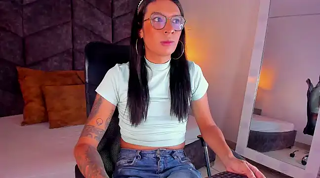 Snapshot of LauraaGomezz__ chatting on January 2025 07:21:01 PM LauraaGomezz   online show from January 2025 07:21:01 PM