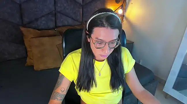 Snapshot of LauraaGomezz__ chatting on February 2025 07:31:02 PM LauraaGomezz   online show from February 2025 07:31:02 PM