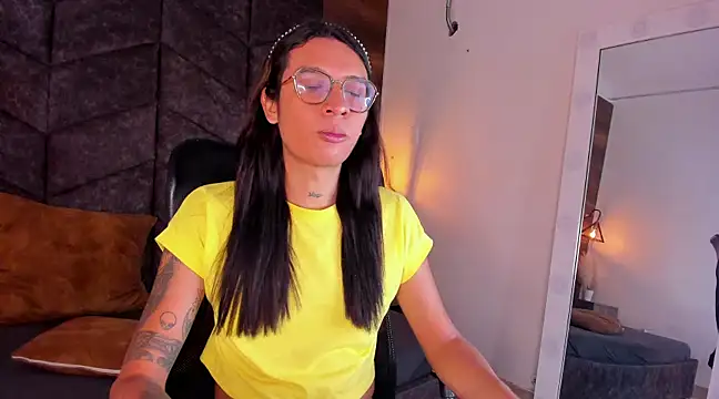 Snapshot of LauraaGomezz__ chatting on February 2025 07:24:02 PM LauraaGomezz   online show from February 2025 07:24:02 PM