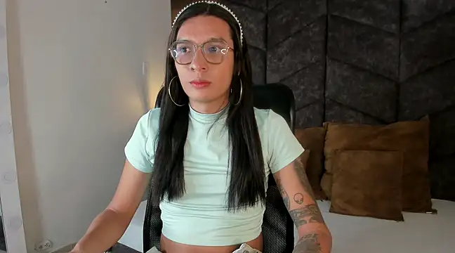 Snapshot of LauraaGomezz__ chatting on February 2025 07:32:02 PM LauraaGomezz   online show from February 2025 07:32:02 PM