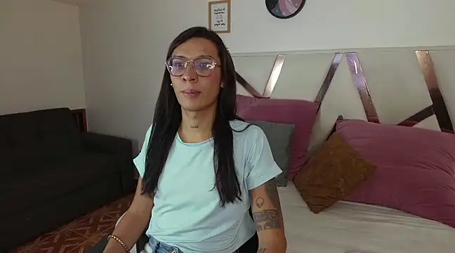 Snapshot of LauraaGomezz__ chatting on February 2025 07:25:02 PM LauraaGomezz   online show from February 2025 07:25:02 PM