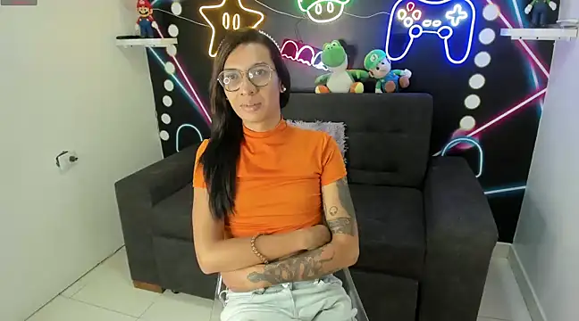 Snapshot of LauraaGomezz__ chatting on March 2025 07:32:02 PM LauraaGomezz   online show from March 2025 07:32:02 PM