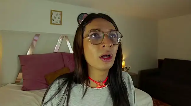Snapshot of LauraaGomezz__ chatting on March 2025 01:42:02 AM LauraaGomezz   online show from March 2025 01:42:02 AM