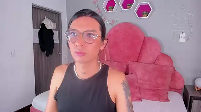 Snapshot of LauraaGomezz__ chatting on March 2025 01:25:02 AM LauraaGomezz   online show from March 2025 01:25:02 AM