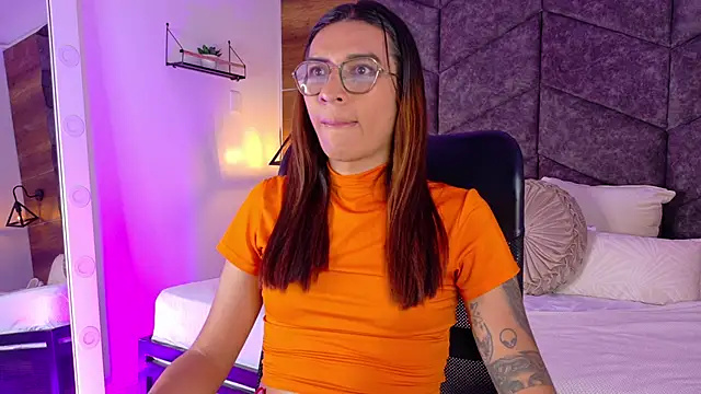 Snapshot of LauraaGomezz__ chatting on September 2025 07:28:01 PM LauraaGomezz   online show from September 2025 07:28:01 PM