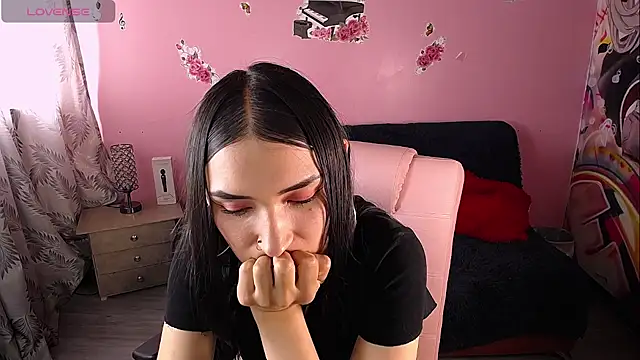 Snapshot of Sofii_cutee chatting on January 2025 06:18:01 PM Sofii cutee online show from January 2025 06:18:01 PM