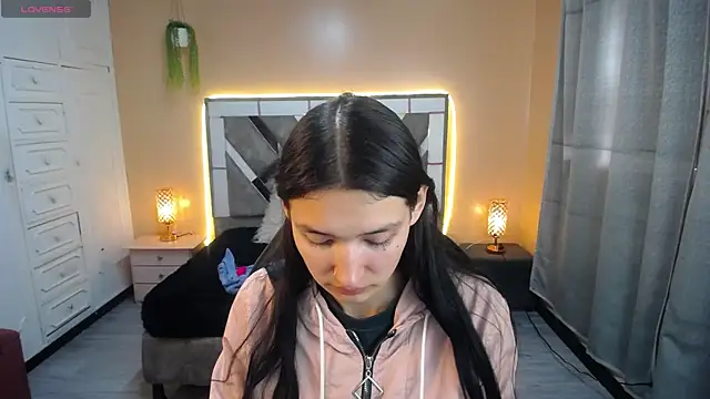 Snapshot of Sofii_cutee chatting on March 2025 03:06:01 PM Sofii cutee online show from March 2025 03:06:01 PM