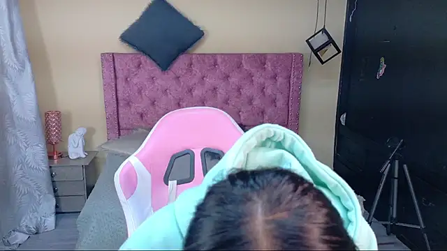 Sofii cutee online show from December 2025 12:00:02 PM