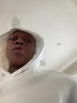 Snapshot of Boneca25 chatting on March 2025 02:15:02 PM Boneca25 online show from March 2025 02:15:02 PM