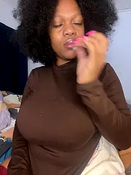 Snapshot of Boneca25 chatting on October 2025 06:02:02 AM Boneca25 online show from October 2025 06:02:02 AM