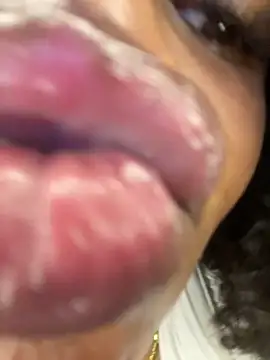 Snapshot of Boneca25 chatting on November 2025 06:14:01 AM Boneca25 online show from November 2025 06:14:01 AM