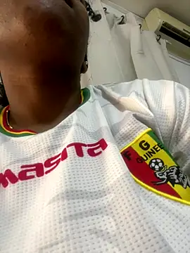 Snapshot of Boneca25 chatting on November 2025 09:43:02 AM Boneca25 online show from November 2025 09:43:02 AM