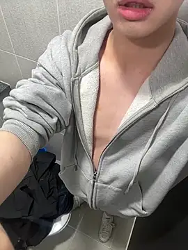 Snapshot of Phil_6677 chatting on February 2025 06:40:01 AM Phil 6677 online show from February 2025 06:40:01 AM