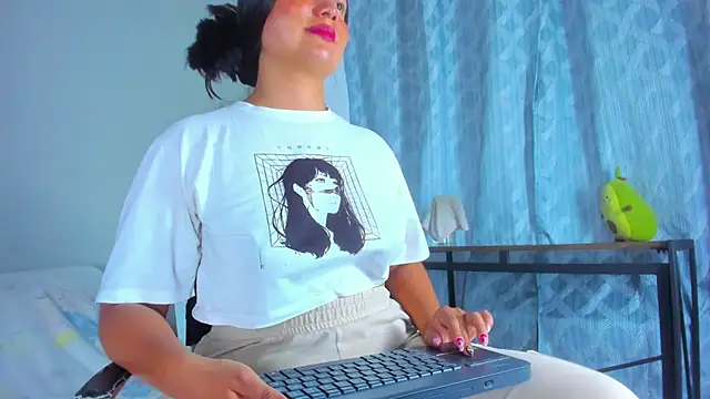 Snapshot of evaa_greey chatting on November 2025 08:07:01 PM evaa greey online show from November 2025 08:07:01 PM