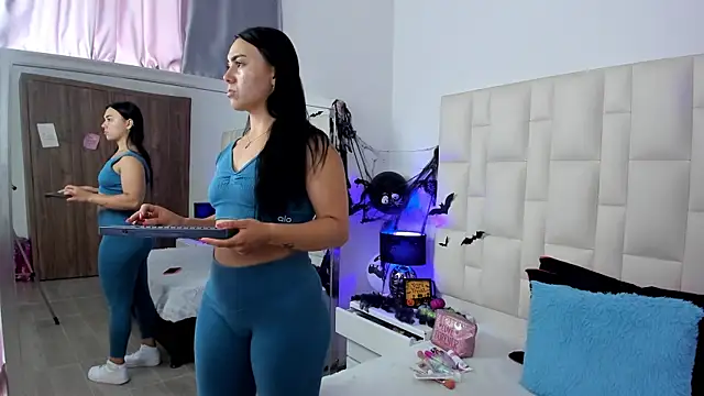 Ariana rouse online show from October 2025 04:41:01 PM